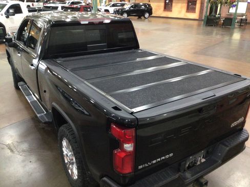 Used 2022 Chevrolet Silverado 2500 High Country AWD/4WD image 2