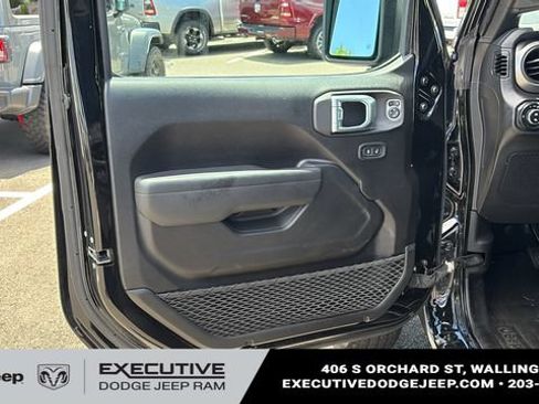 Used 2022 Jeep Gladiator Sport AWD/4WD image 8