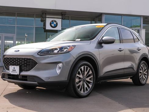 Used 2022 Ford Escape Titanium AWD/4WD image 3