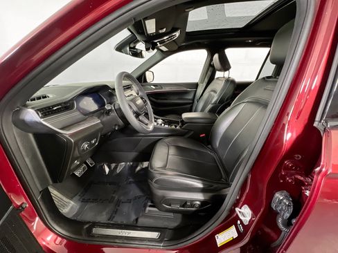 Used 2023 Jeep Grand Cherokee Overland image 21