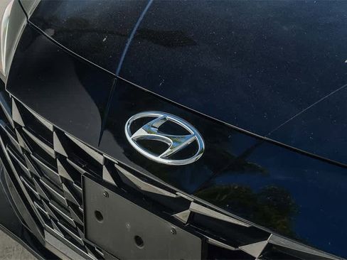 Used 2023 Hyundai Elantra Limited image 9