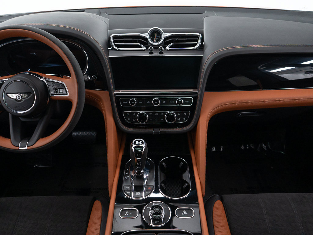 Certified 2022 Bentley Bentayga AWD/4WD image 31