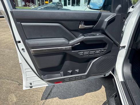 Used 2025 Toyota Tacoma TRD Sport AWD/4WD image 11