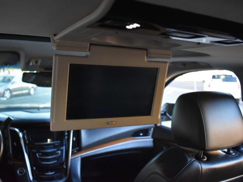 Used 2015 Cadillac Escalade Premium image 42