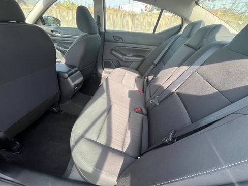 Used 2025 Nissan Altima 2.5 SV FWD image 27