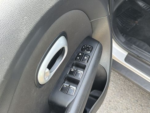 Used 2019 Kia Soul + FWD image 13