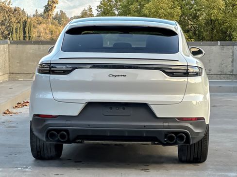 Used 2023 Porsche Cayenne Platinum Edition image 7