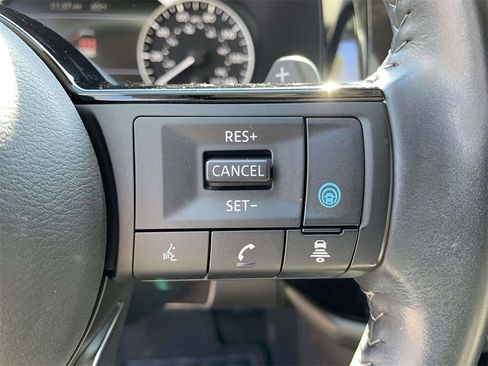 Used 2023 Nissan Pathfinder SV image 19