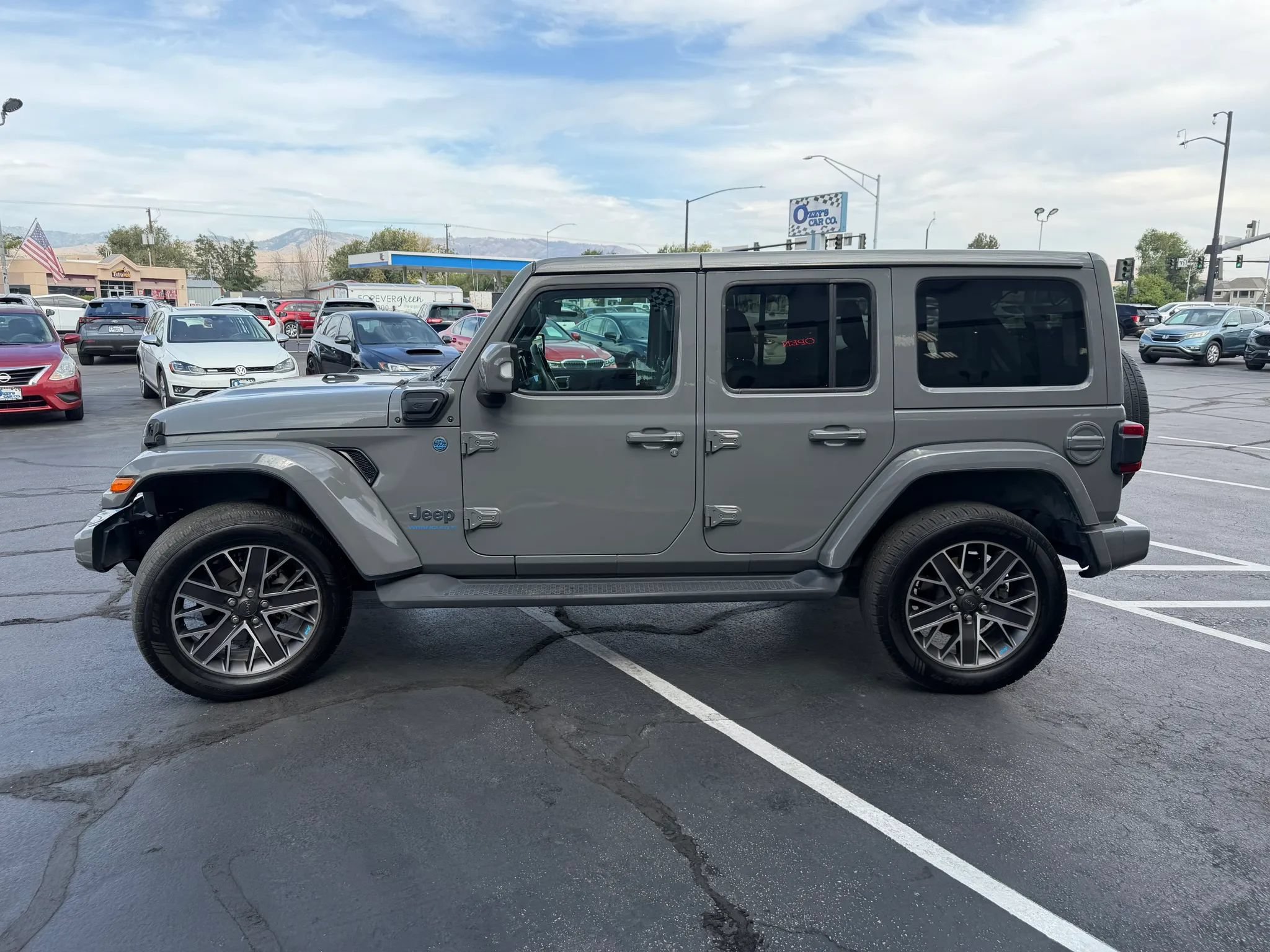Used 2023 Jeep Wrangler Unlimited Sahara AWD/4WD image 4