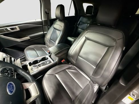 Used 2024 Ford Explorer XLT w/ Equipment Group 202A image 19