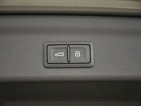 Used 2025 Audi Q3 2.0T Premium w/ Convenience Package image 57