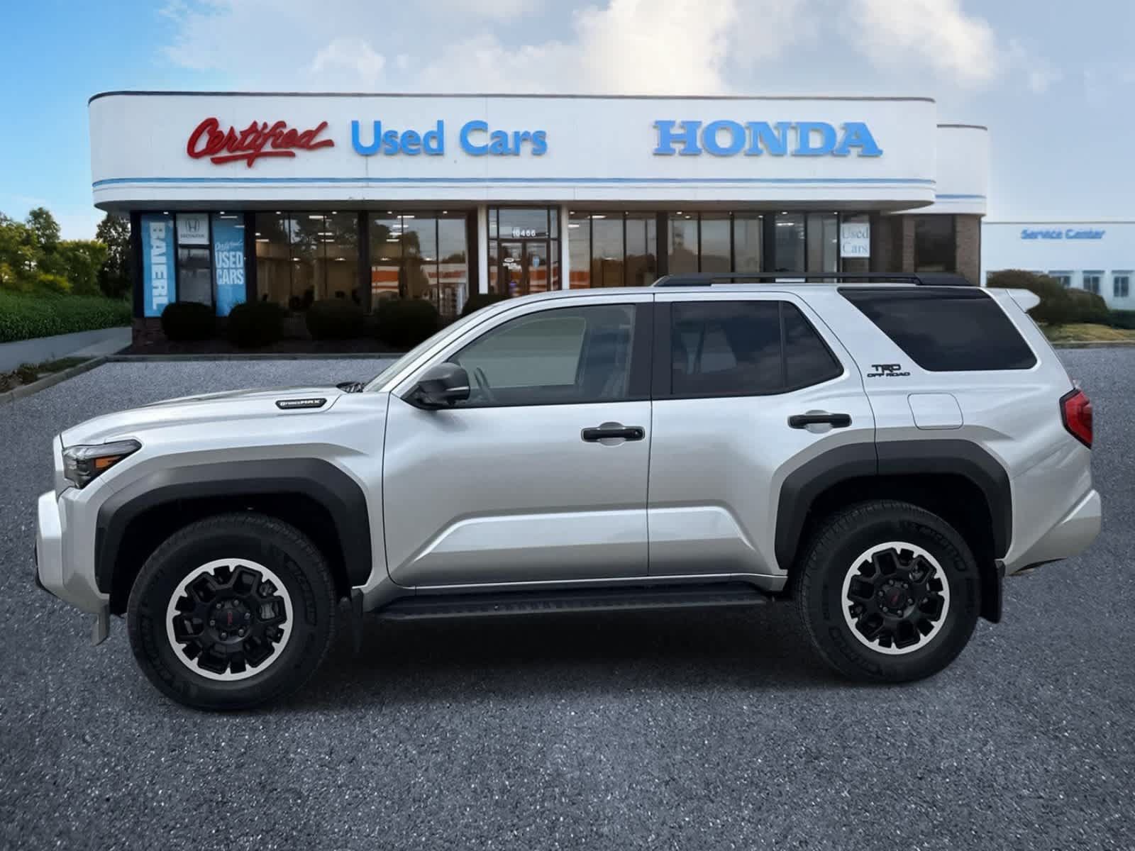 Used 2025 Toyota 4Runner TRD Off-Road Premium AWD/4WD image 2