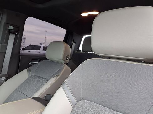 Used 2024 Chevrolet Colorado ZR2 w/ Technology Package image 17