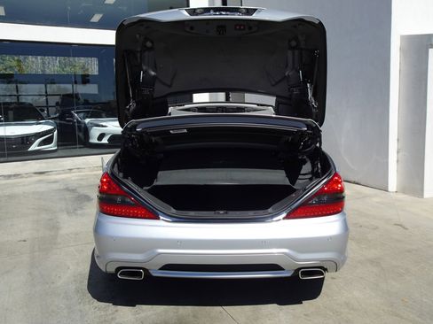 Used 2009 Mercedes-Benz SL 550 image 4