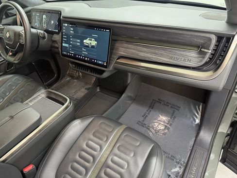 Used 2022 Rivian R1T Launch Edition image 9