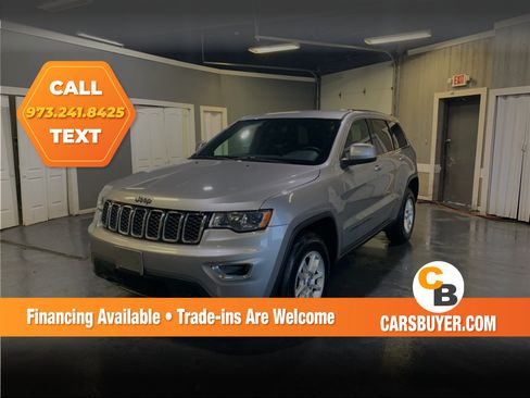 Used 2018 Jeep Grand Cherokee Laredo AWD/4WD image 1