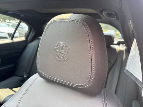 Used 2022 Alfa Romeo Giulia Veloce AWD/4WD image 33