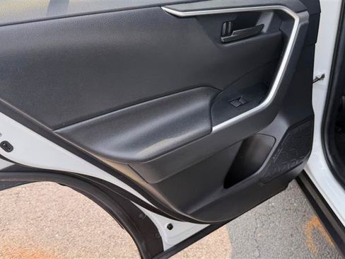 Used 2019 Toyota RAV4 LE FWD image 22