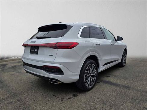 Certified 2025 Audi Q5 Premium Plus w/ Premium Plus AWD/4WD image 3