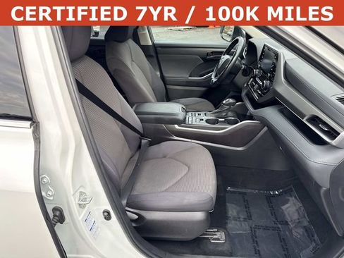 Used 2022 Toyota Highlander LE image 9