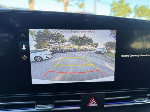 Used 2025 Hyundai Elantra SEL image 17