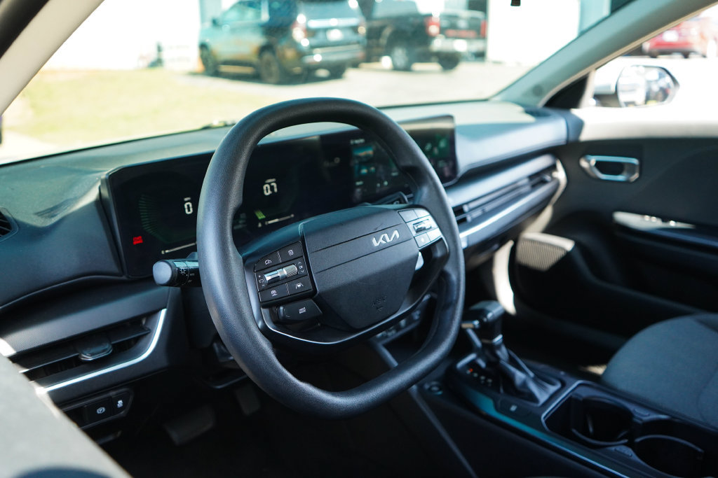 Used 2025 Kia K4 FWD image 6