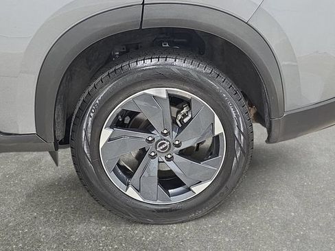 Used 2025 Nissan Rogue SV AWD/4WD image 32