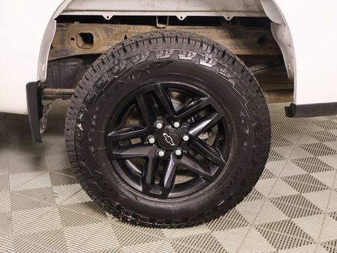 Used 2019 Chevrolet Silverado 1500 LT Trail Boss w/ Convenience Package AWD/4WD image 18