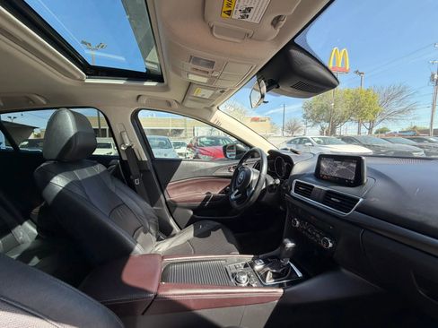 Used 2017 MAZDA MAZDA3 Grand Touring image 18