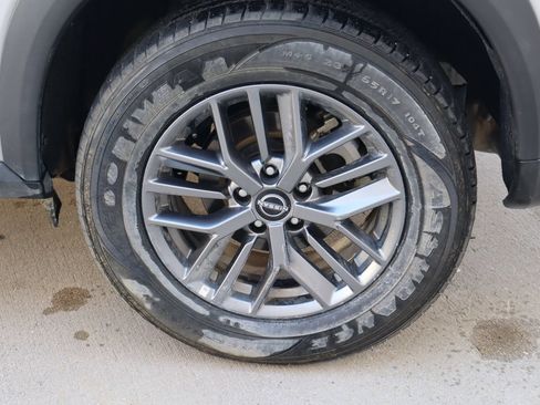 Used 2024 Nissan Rogue S AWD/4WD image 27