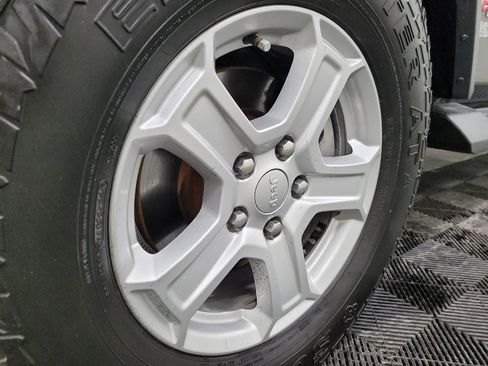 Used 2018 Jeep Wrangler Unlimited Sport S image 31