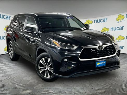 Used 2023 Toyota Highlander XLE image 1