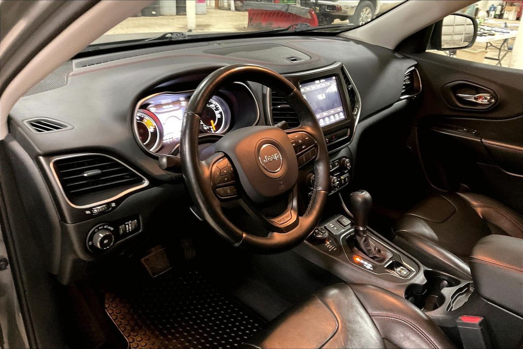 Used 2019 Jeep Cherokee Trailhawk w/ Cold Weather Group AWD/4WD image 13