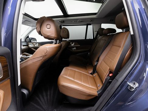 Used 2025 Mercedes-Benz GLS 580 4MATIC image 29