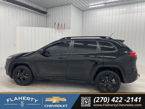 Used 2018 Jeep Cherokee Latitude w/ Altitude Package image 5