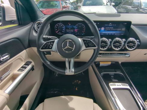 Certified 2025 Mercedes-Benz GLA 250 image 3