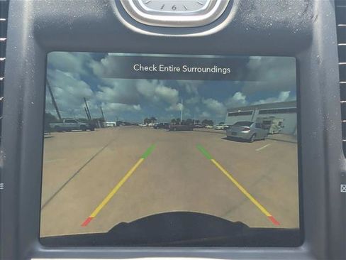 Used 2022 Chrysler 300 Touring L w/ Comfort Group RWD image 10