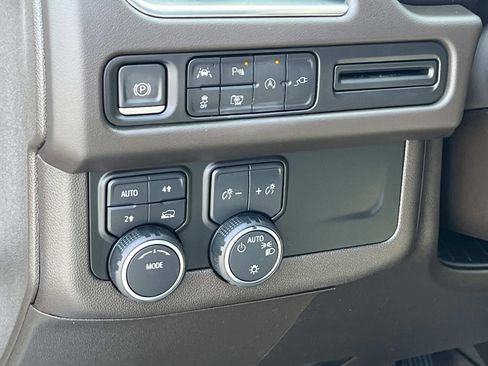 Used 2022 Chevrolet Suburban LT w/ Luxury Package AWD/4WD image 33