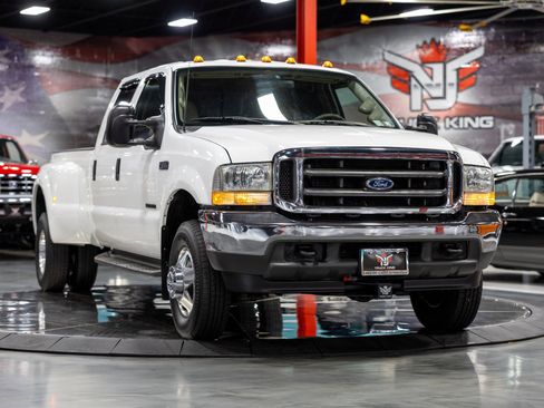 Used 2002 Ford F350 Lariat image 2