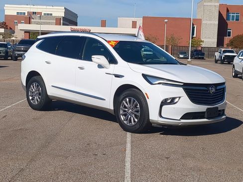 Used 2024 Buick Enclave Premium image 2