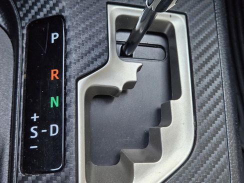 Used 2015 Toyota RAV4 Limited image 23