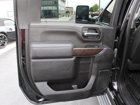 Used 2022 GMC Sierra 2500 Denali w/ Denali Black Diamond Edition AWD/4WD image 23