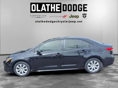 Used 2025 Toyota Corolla LE FWD image 19