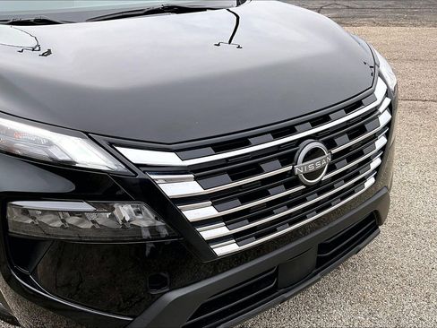 Used 2024 Nissan Rogue SV image 31