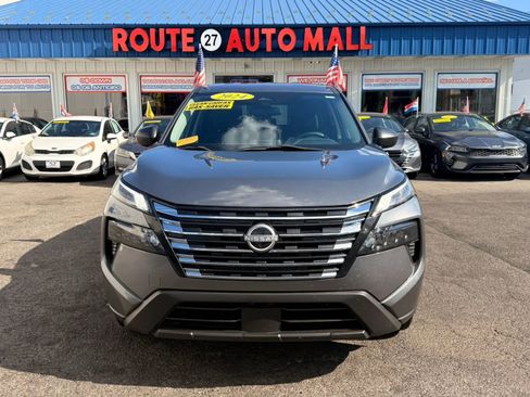 Used 2024 Nissan Rogue S FWD image 3