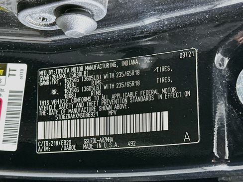 Used 2021 Toyota Highlander XLE FWD image 12