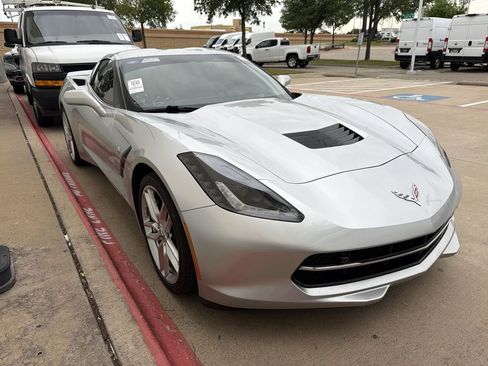 Used 2017 Chevrolet Corvette Stingray Coupe RWD image 2