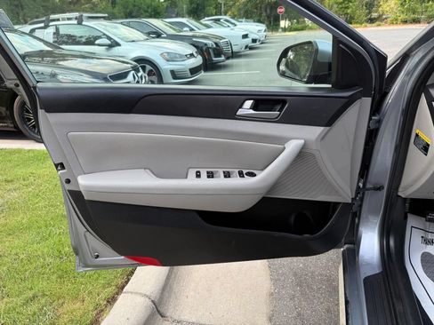 Used 2017 Hyundai Sonata Sport w/ Value Edition Package 02 FWD image 16
