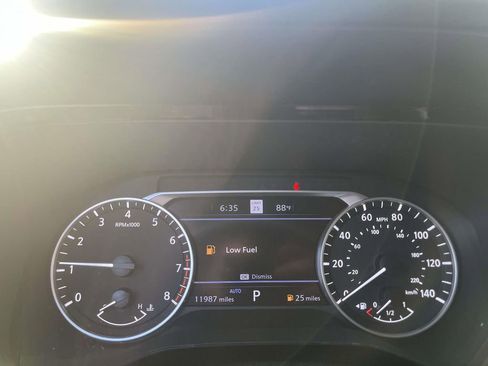 Used 2024 Nissan Pathfinder SL w/ SL Premium Package image 24