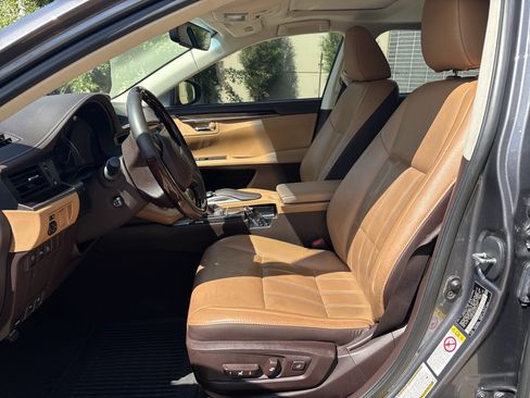 Used 2016 Lexus ES 350 w/ Luxury Package w/Wood Trim FWD image 16